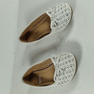 Youth 'Lucky Top' Girls Slip On White Confort Size 1 Shoes.